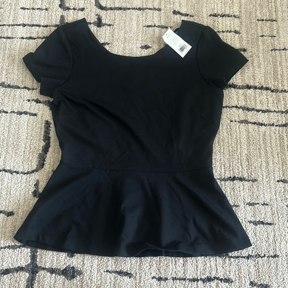 NWT BEAUTIFUL SIZE 6 BANANA REPUBLIC TOP
